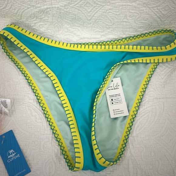 Cupshe bikini-new with tags size medium - Picture 3 of 4